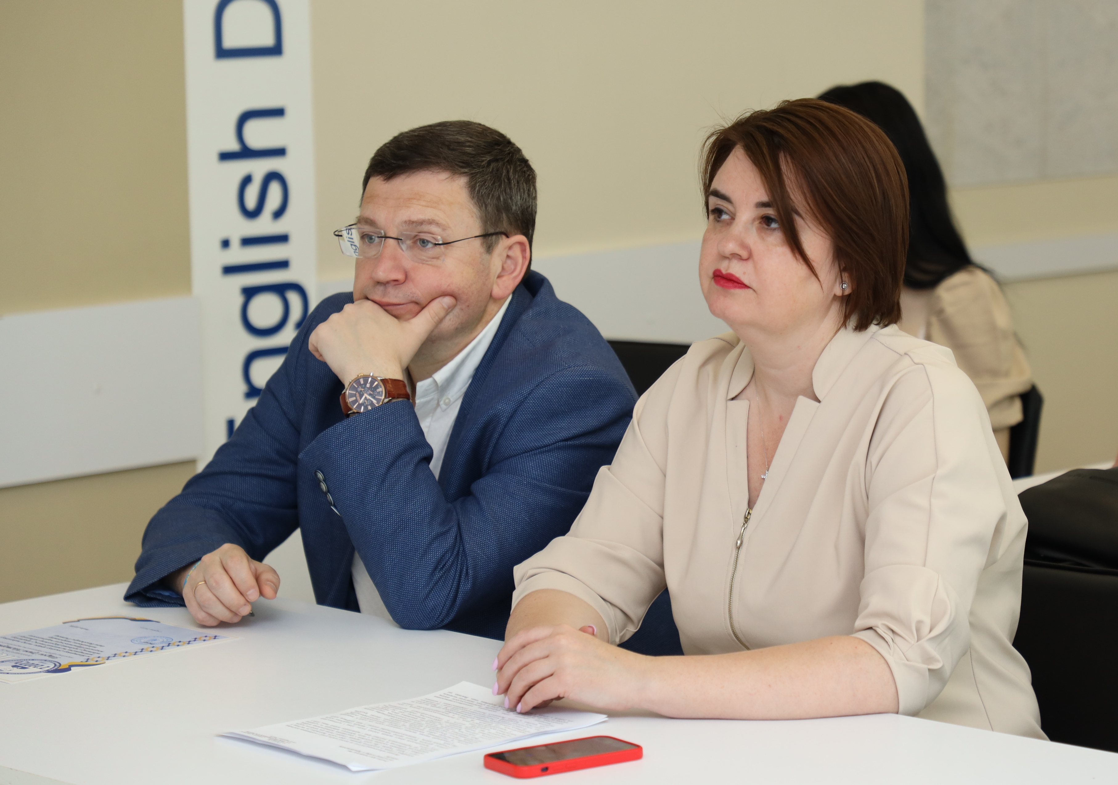 На фото ректор університету - Богдан Буяк і начальниця управління освіти та науки Тернопільської ОВА - Ольга Хома